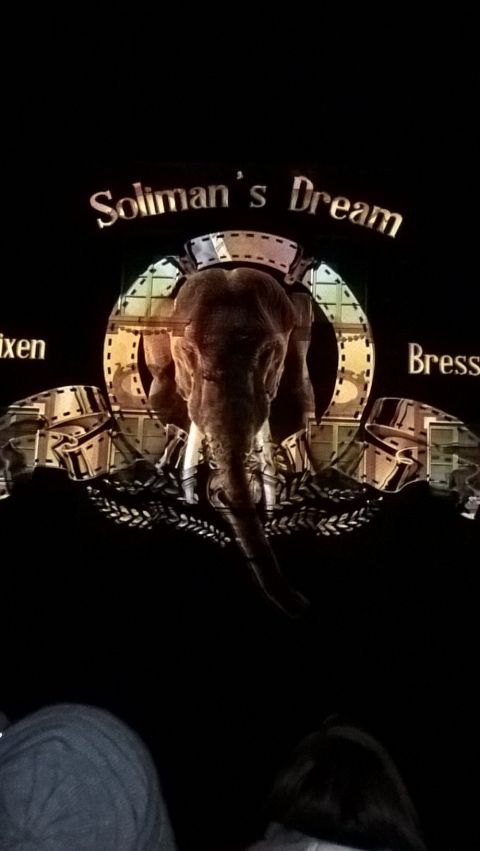 L'elefante Solimano riscuote sempre curiosit&agrave; ed affetto. Suggestivo spettacolo a Bressanone.