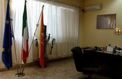 Ridurre gli stipendi dei livelli dirigenziali pubblici: il rinnovo del contratto &egrave; l'occasione per farlo