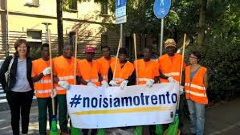 "Migranti" che bighellonano. Evitare conseguenze sul tessuto civile e inventarsi qualcosa per dar loro la dignit&agrave; di impegnarsi in qualche attivit&agrave;