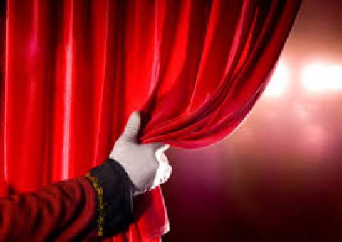 Ottimo spettacolo sul tema del potere: Teatro Blu e Nicola Benussi a Bolzano