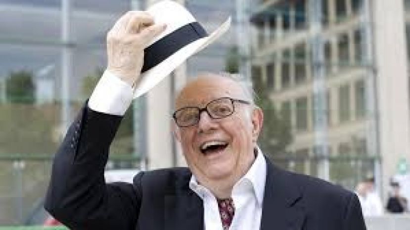 Scomparso Dario Fo, attore ed intellettuale di grande livello, insignito del Premio Nobel nel 1997.