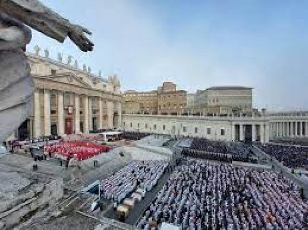 Sepolto papa Ratzinger, ripartono le distinzioni all'interno della Chiesa