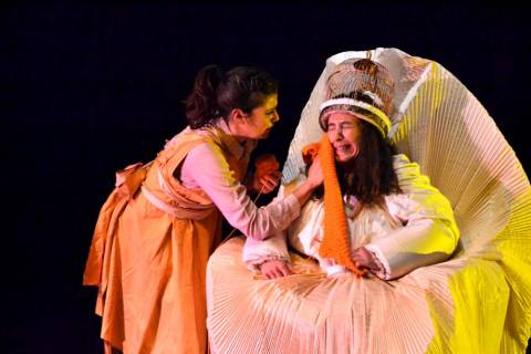 Teatro a San Giacomo domenica 17: (una) Regina